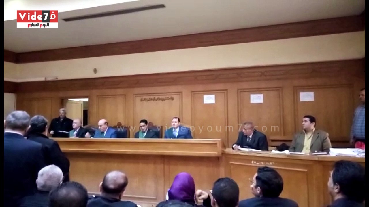 فرحة 3 متهمين بقضية "رشوة نائب محافظ الإسكندرية" أخلت المحكمة سبيلهم