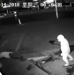 How NOT to do a robbery.. This is karma at its finest 