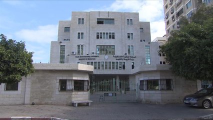 إضراب بالدوائر الحكومية بغزة احتجاجا على عدم تقاضي الرواتب