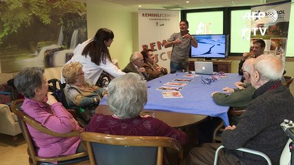 لاعبو كرة قدم إسبان متقاعدون يساعدون مسنين في مكافحة الخرف