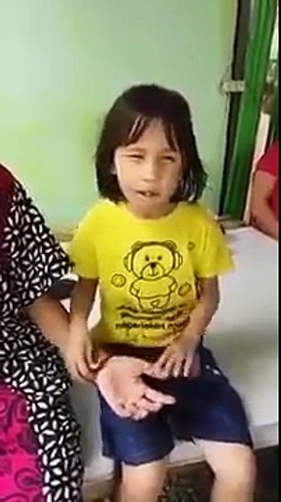 Blind Asian little girl recites the Quran beautifully