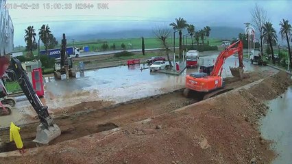 Kazı Yapan İşçiler Toprak Altında Kaldı: 1 Ölü, 1 Yaralı - Göçük Anı