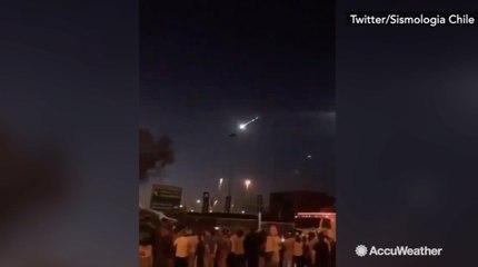 Fireball streaks across night sky of Chile