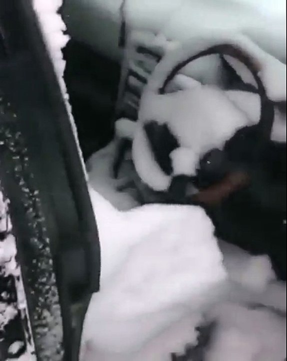 Recuerda cerrar la ventana del coche cuando nieva.....