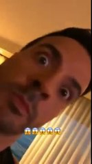 Luis Fonsi  queda de piedra leyendo una pancarta de una fan.....