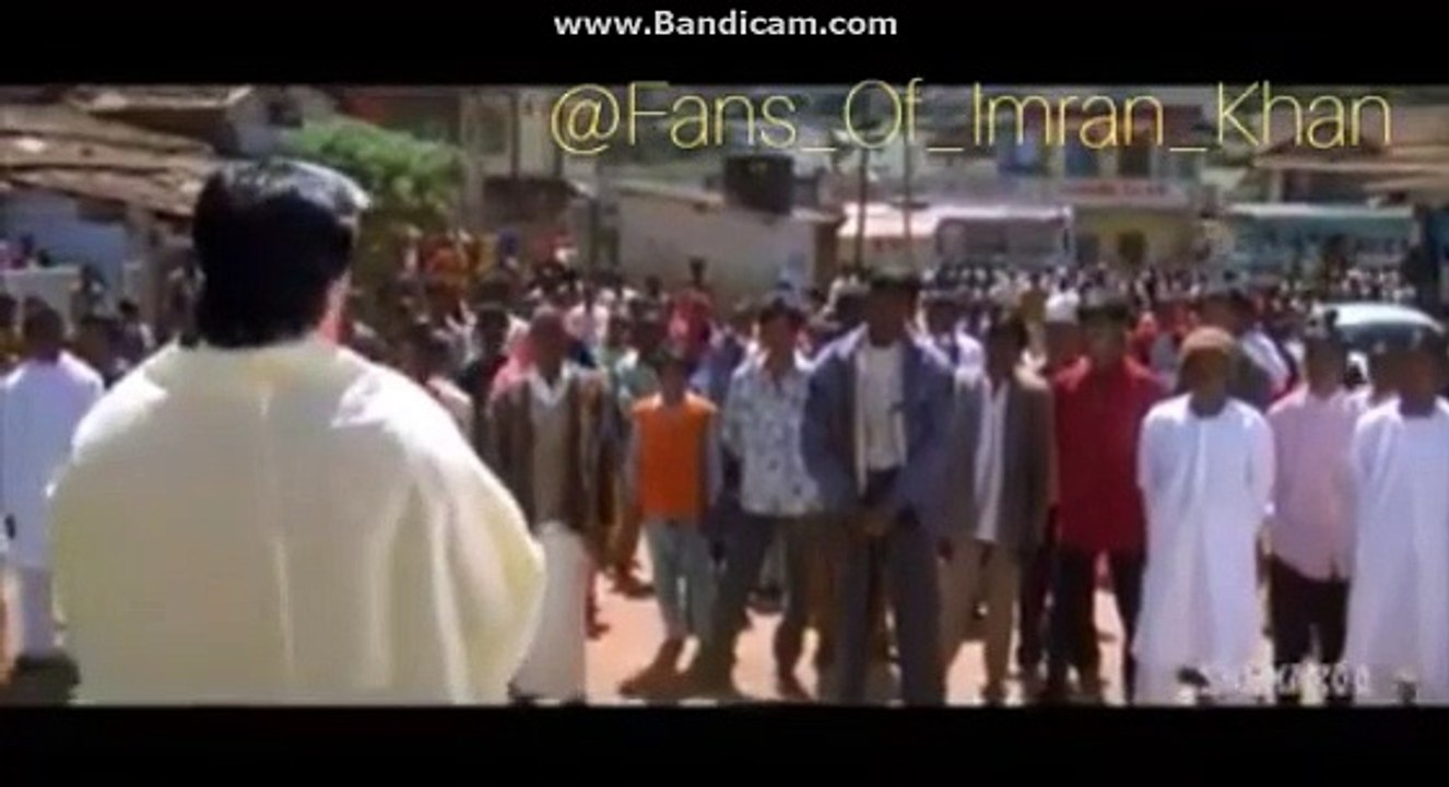 Chappal Thrown at politician scene  match at Pak politics