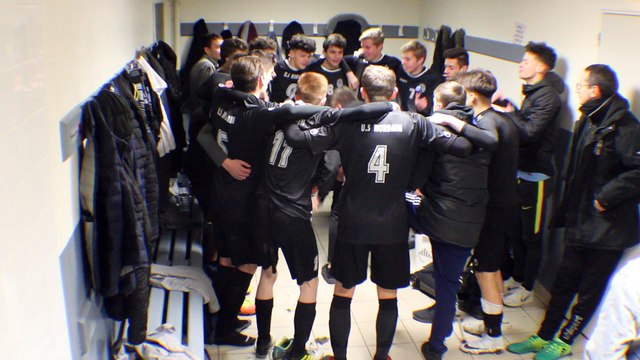 Ambiance des vestiaires pour les U18 après leur victoire du 24 février contre Erre Hornaing