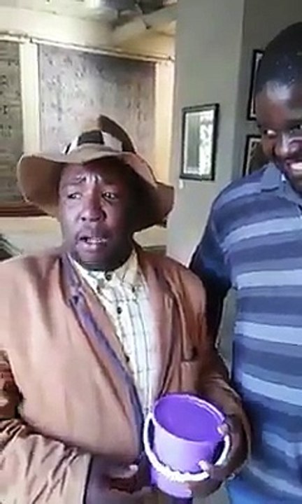 Ce gars imite les animaux à la perfection... Plus vrai que nature