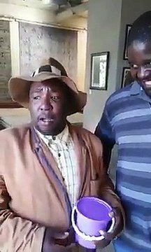 Ce gars imite les animaux à la perfection... Plus vrai que nature