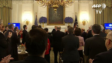 Trump dice que habría ingresado a escuela atacada, aún sin armas