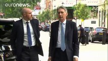 UK: Cabinet 'warming to idea of phased Brexit' - Philip Hammond