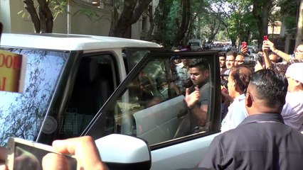 Emotional Karan johar and other celebs Breaks Down At Sridevi's Funeral In Mumbai