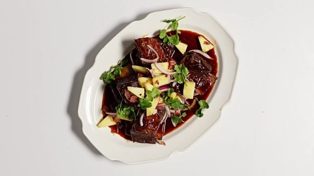 How to Make Soy-Braised Short Ribs with Pineapple