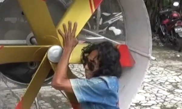 Kakek 60 Tahun Bikin Pesawat dari Barang Bekas