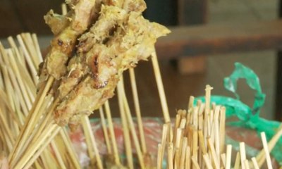 Nyam.. Nikmatnya Sate Klopo dan Lontong Balap
