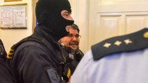 Terör Örgütü PYD Elebaşı Salih Müslim, Prag'da Mahkemeye Böyle Getirildi