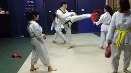 CLB Taekwondo ĐH Thăng Long thứ 2 26-2-2018 11 tháng giêng mậu tuất 20180226_191911