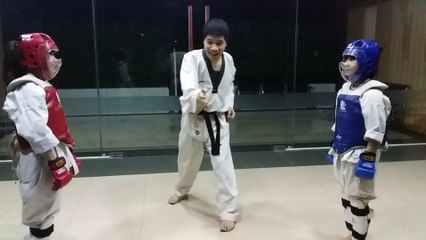 CLB Taekwondo ĐH Thăng Long thứ 2 26-2-2018 11 tháng giêng mậu tuất 20180226_194033