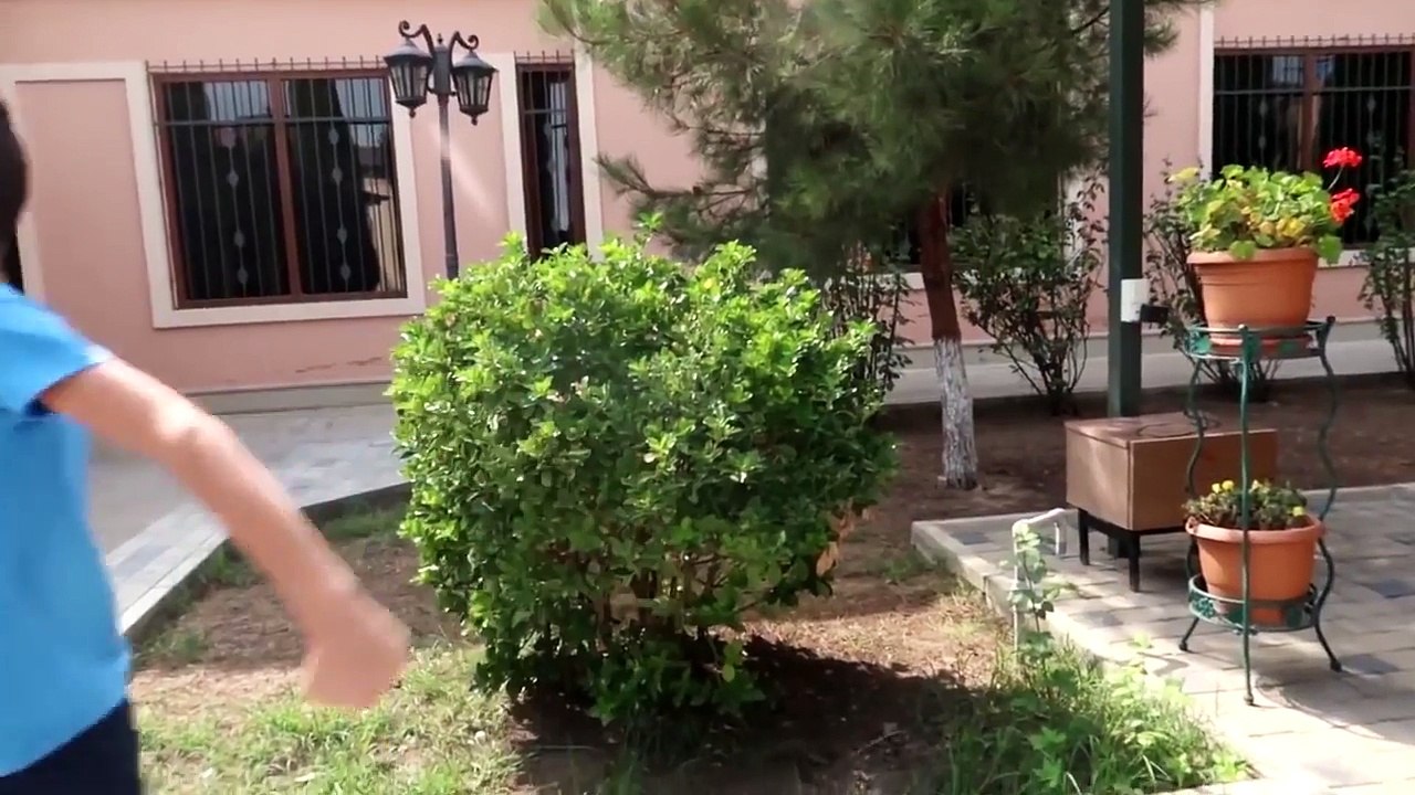 الأطفال الصغار والعناكب العملاقة تعلم الألوان مجموعة أغاني الأطفال الغناء أغنية الغناء