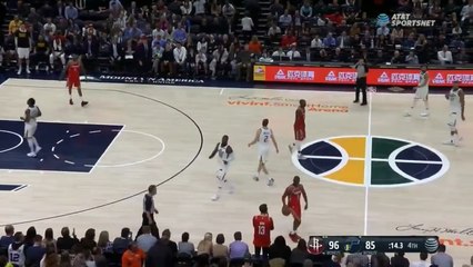 Chris Paul perd le ballon... en voulant saluer la maman de James Harden