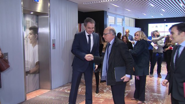 Hacienda prevé deducción en el IRPF para personas muy mayores