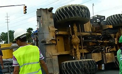 Mala maniobra en un camión causo un accidente en la vía a Samborondón