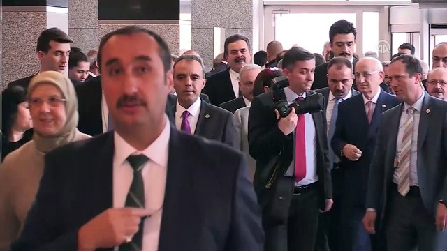 Başbakan Yıldırım, 'Hocalı Katliamının 26. Yıl Dönümü' fotoğraf sergisini gezdi - TBMM
