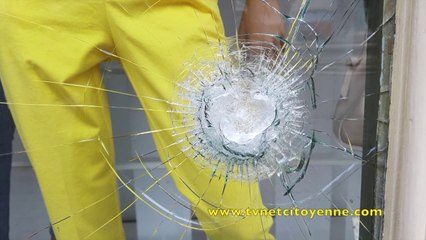 Chambéry : Place St Léger ; "ça caillasse“ sévère les vitrines