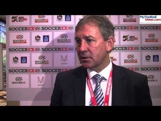 Bryan Robson: Louis van Gaal is good fit for Man Utd