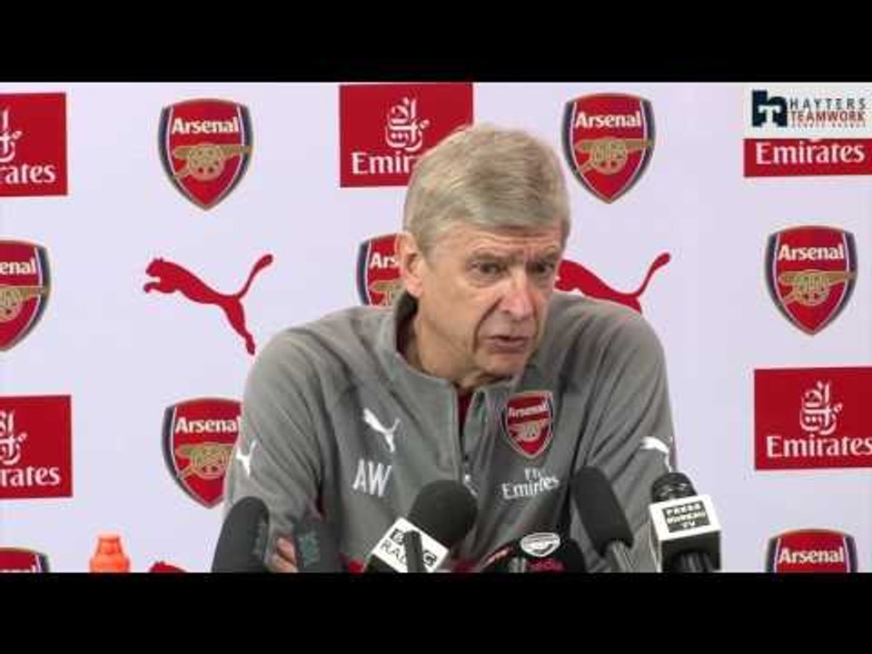 Wenger: Barca must forget Bellerin