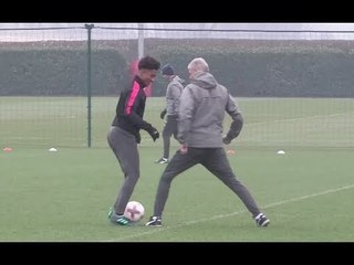 Reiss Nelson skills Arsene Wenger in Arsenal training