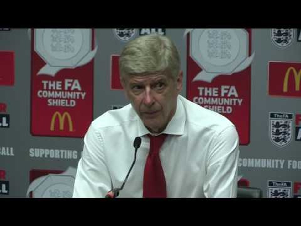 Wenger admits 'eight teams' can win Premier League title