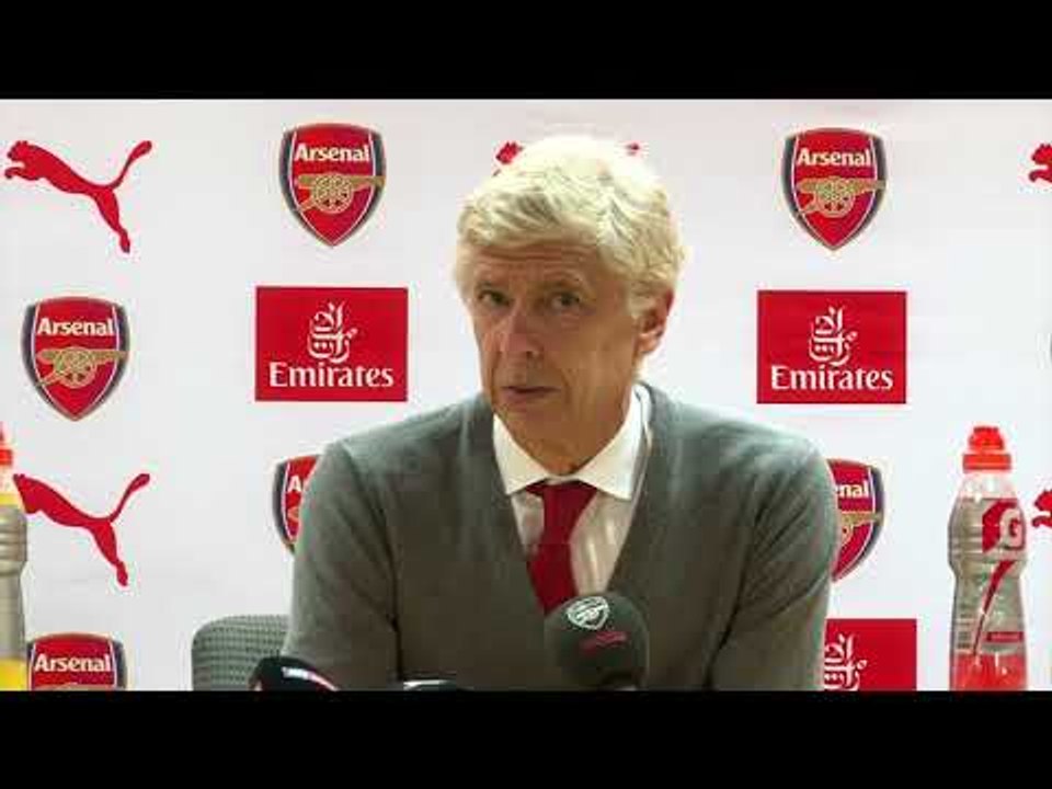 Wenger urges Sanchez to 'win fans back'