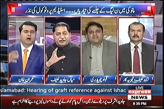 Aap Ke mou Se Corruption Ki Baatain Achi Nahi Lagti - Verbal Fight bw Fawad Ch and Javed Latif