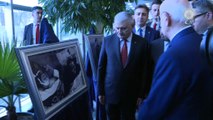 Başbakan Yıldırım, 'Hocalı Katliamının 26. Yıl Dönümü' fotoğraf sergisini gezdi
