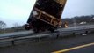 Ce conducteur survit à une collision incroyable sur l'autoroute... En mode Destination Finale
