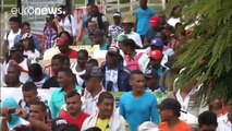 Colombian marching protest farmers defend the coca leaf