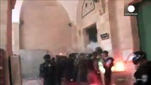 Palestinians and Israeli police clash at al-Aqsa mosque
