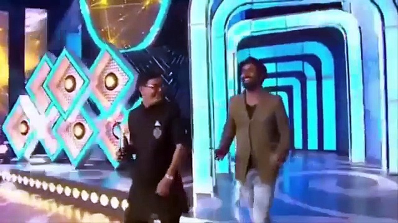 Salman Khan Funniest Performance in Awards Show 2017 [HD]