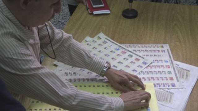 Invidentes salvadoreños se capacitan para votar en próximas elecciones