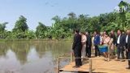 Ceremonial mishap involving Thai premier