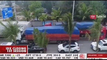 Antrean Kendaraan di Pelabuhan Hainan