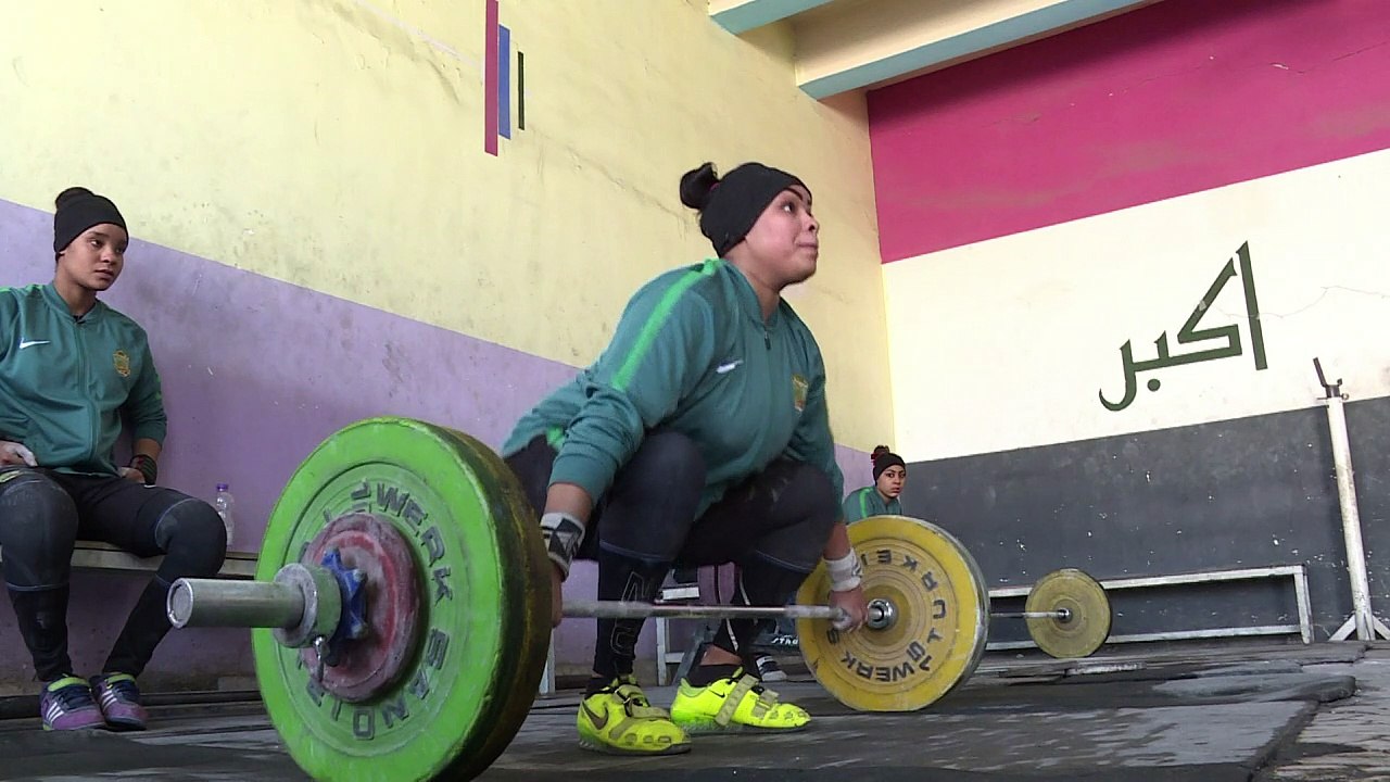 Iraks einziges gewichtheberinnen-team