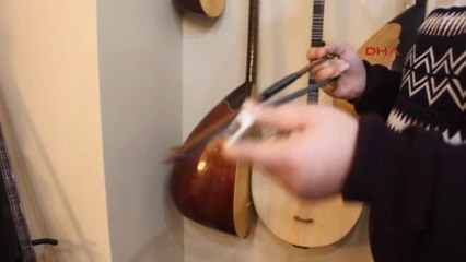 Samsun Kemençe ile İstiklal Marşı Çalıyor