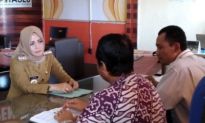 Foto Dengan Calon Wakil Bupati, Camat Diperiksa Panwaslu