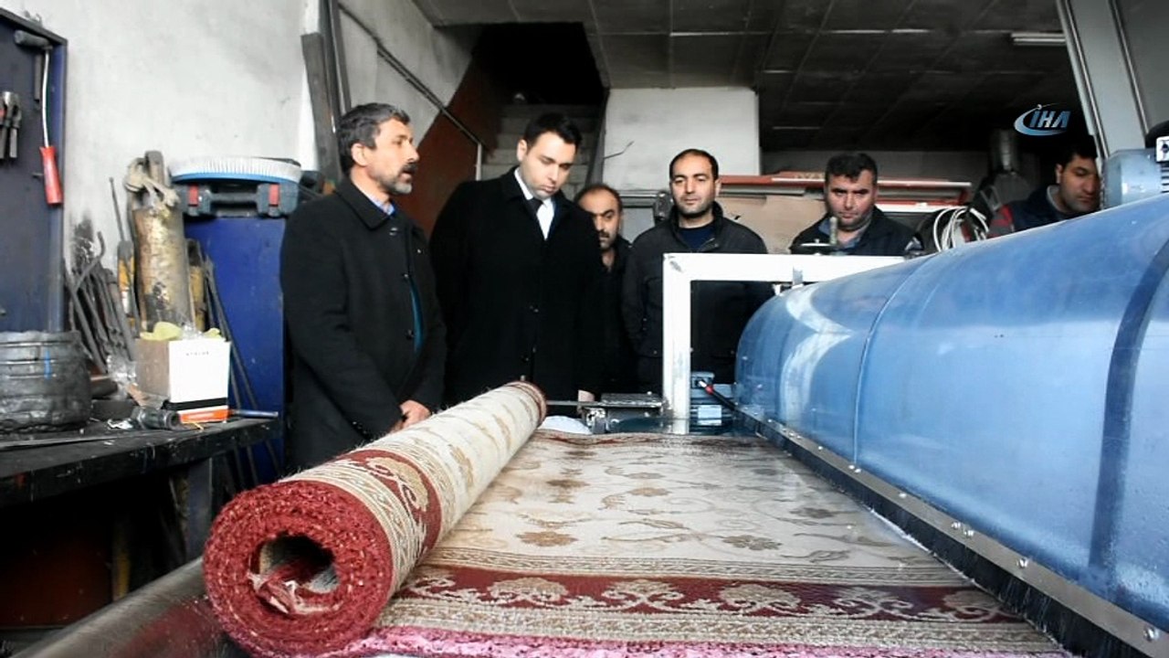 İki demir doğrama ustası kendi imkanlarıyla oto...