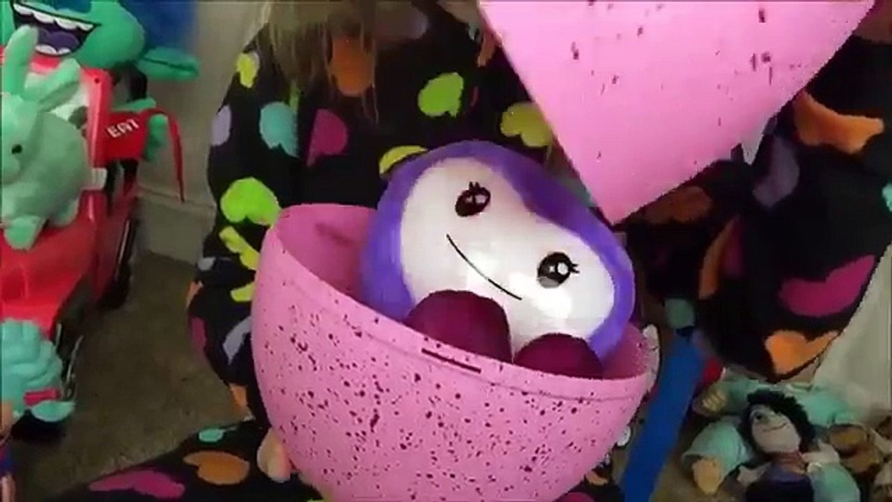 Bad Baby Victoria Alien Mommy Annabelle Daddy Spider Hidden Egg Toy