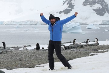 Un acteur de 'Stranger Things' danse avec les pingouins
