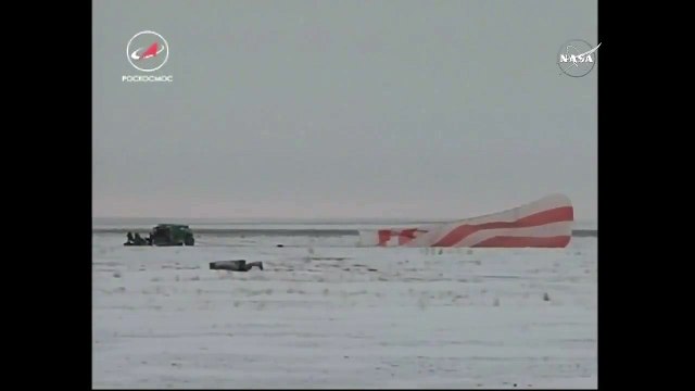 Regresan tres astronautas de la Estación Espacial Internacional a la Tierra