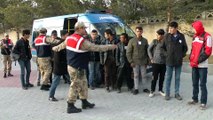 Kaçak göçmenlerin 'Doğu Ekspresi' yolculuğu erken bitti - ERZİNCAN